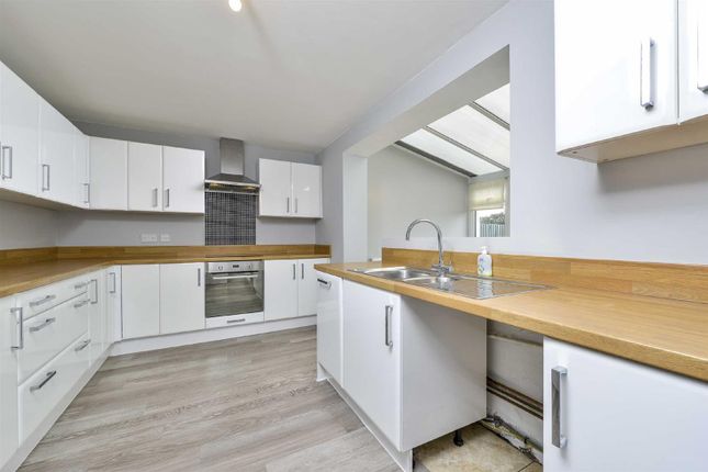 23, Churchill Way, Burton Latimer photo 2