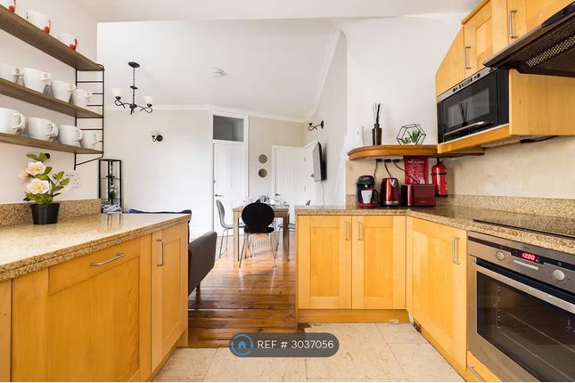 B Lyndhurst Grove, London photo 3