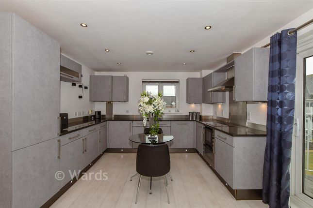 2-bed flat on 150, The Lakes, Aylesford, £240,000