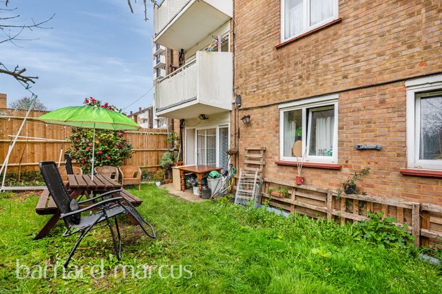 Flat for sale in Wood Vale, London