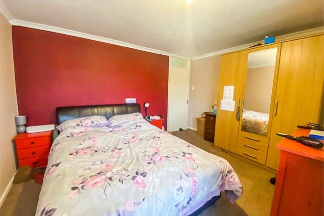 44, Laburnum Grove, Langley photo 5