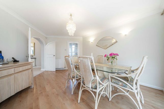 39, Kenton Avenue, Sunbury-On-Thames photo 4
