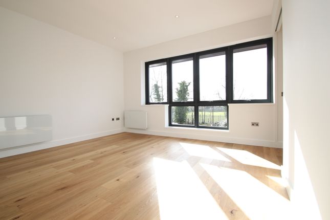 Thumbnail Flat to rent in Kingsway Business Park, Oldfield Road, Hampton, Middlesex