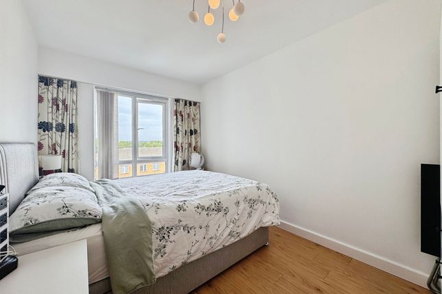 Flat 26, Bentfield House, London photo 3