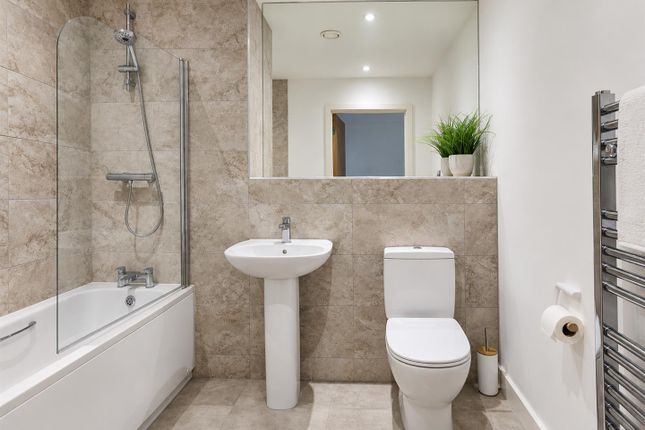 Flat 301, 16, Carmen Beckford Street, Bristol photo 5