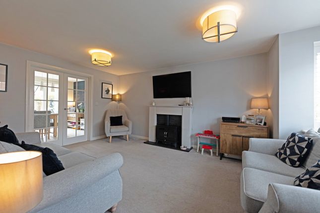 16, Lacewing Drive, Bedford photo 2