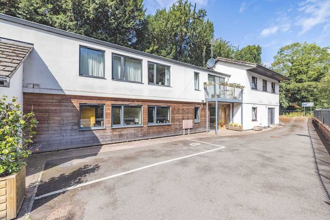 Thumbnail Flat for sale in Oxford Road, Gerrards Cross