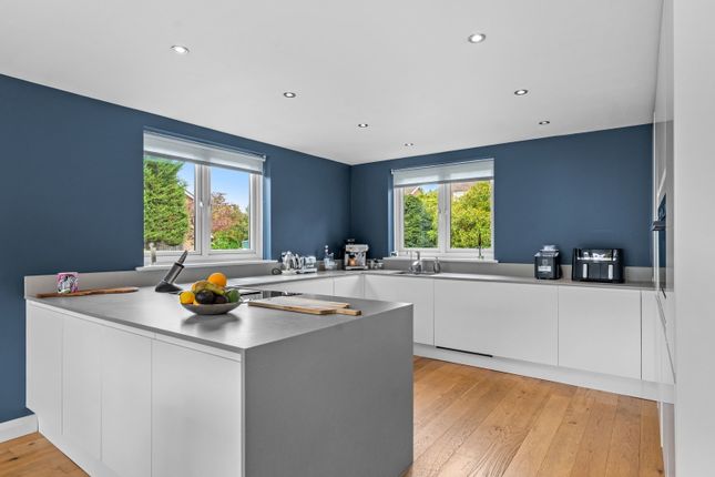 2a, Geralds Grove, Banstead photo 2