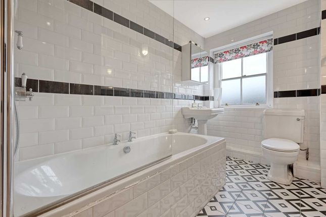 Flat for sale in Gilstead Hall, Coxtie Green Road