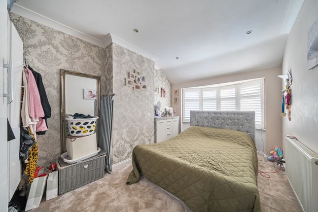 20, Collindale Avenue, Erith photo 4