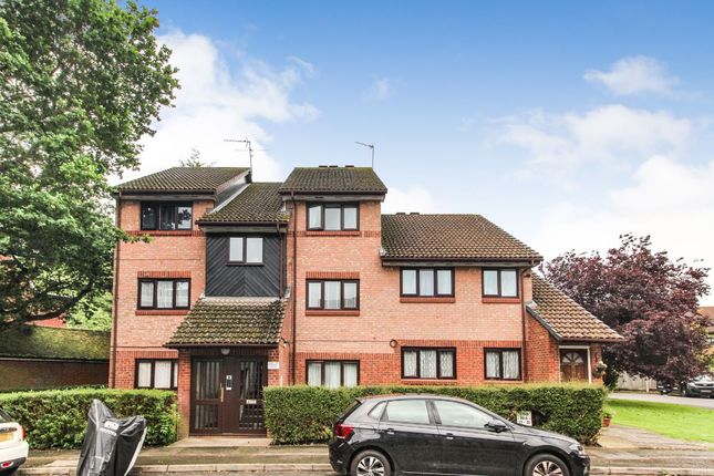 Thumbnail Flat for sale in Chasewood Avenue, Enfield