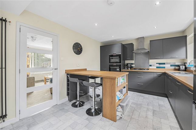 19, Robin Close, Hampshire photo 3