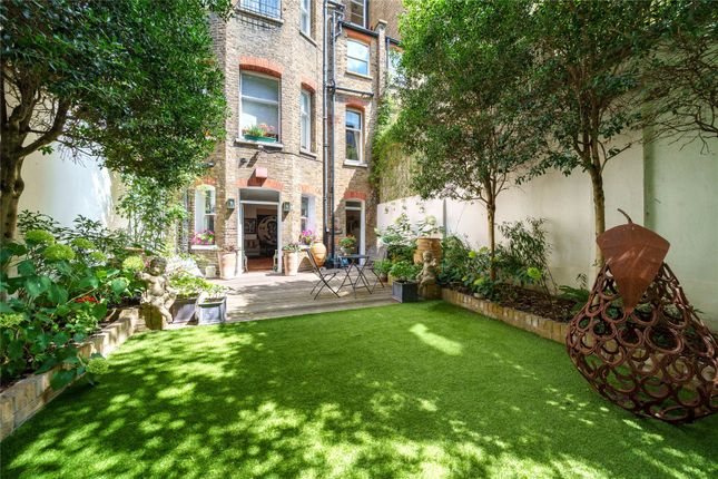The Garden Flat, 28, Tite Street, London photo 2