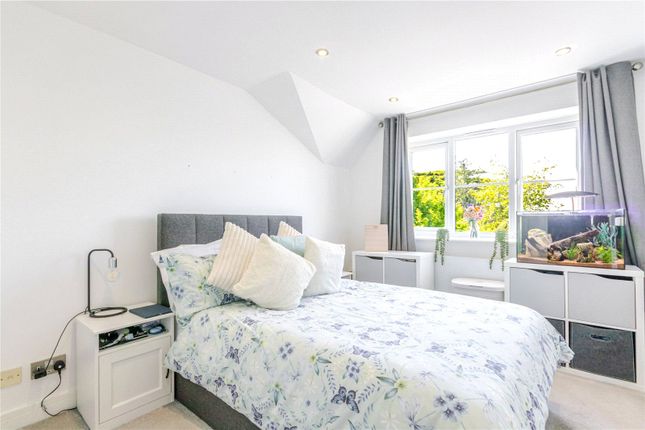 63, Morse Close, Uxbridge photo 4