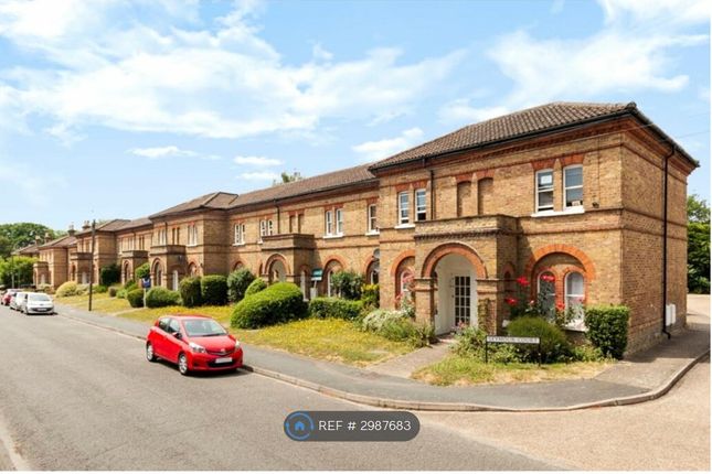 Raglan Road, Seymour Court Knaphill, Surrey photo 5