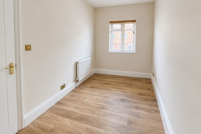 46 Gilda court, Watford Way, London photo 5