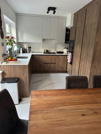 62 Wadham Gardens, Greenford photo 3