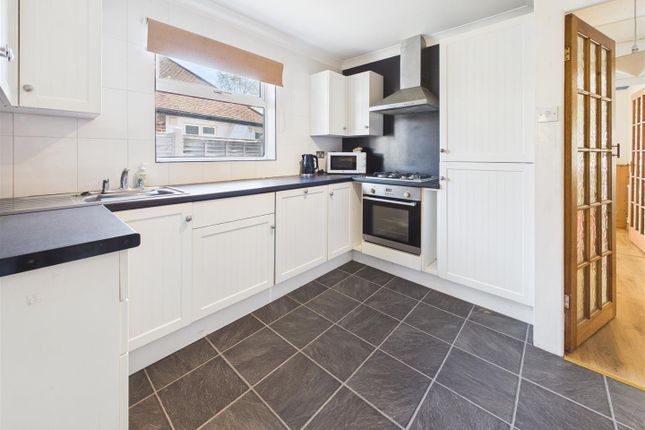 27, Wolsey Drive, Walton-On-Thames photo 2