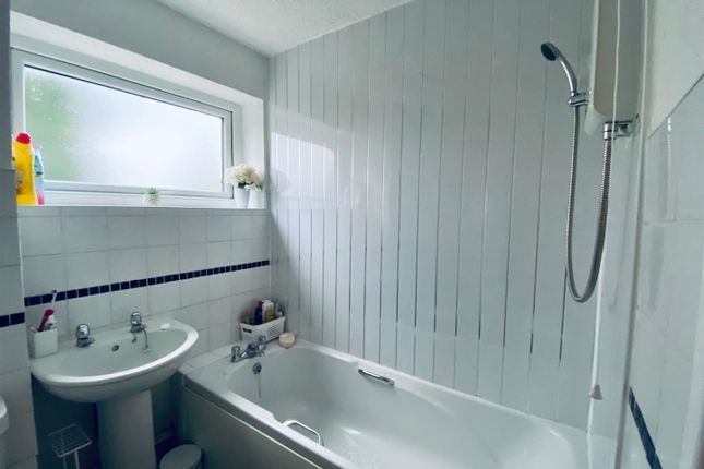 38, Field Vale Drive, Stockport photo 5