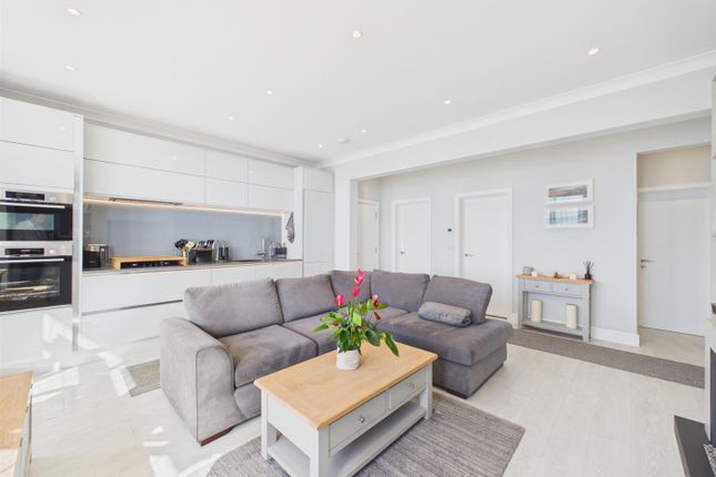 Apartment 3, Hillbury House, The Esplanade, Woolacombe photo 4