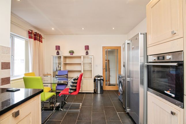 4, The Oaks, Elizabeth Walk, Tipton photo 5