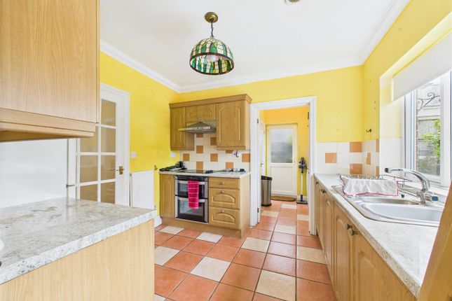28, Monksford Street, Kidwelly photo 2