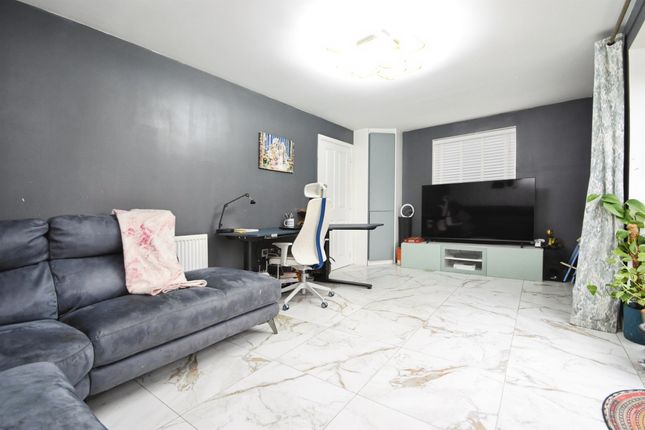 18, Clover Drive, Chelmsford photo 3