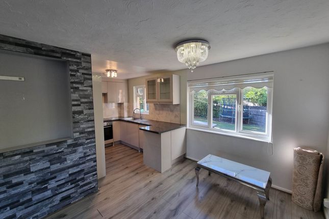 58, Bornedene, Potters Bar photo 3