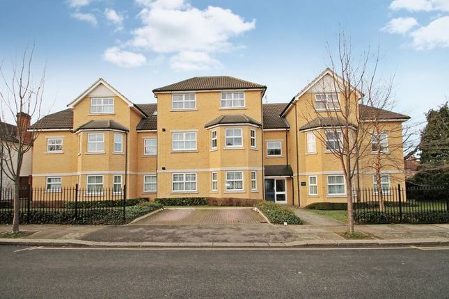 Thumbnail Flat to rent in Manor Road, Harrow-On-The-Hill, Harrow