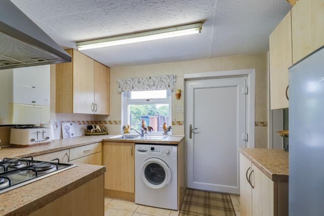 36,, Thornhill Road, Wakefield photo 3