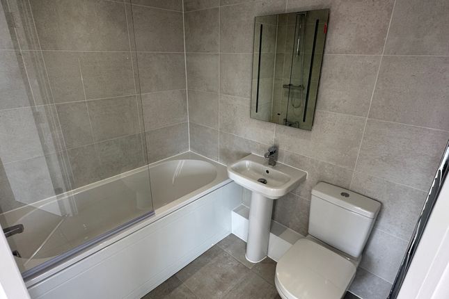 24, Castleford photo 5