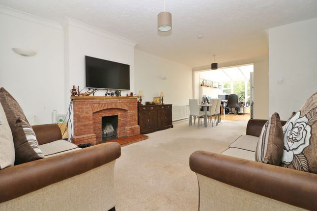 71 Barton Drive, Southampton photo 2
