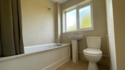 9A, Merton Close, Owlsmoor, Sandhurst photo 4