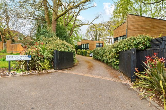 6, Manor Wood Grove, Surrey photo 4