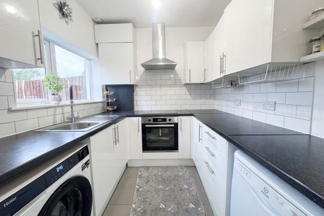 43 Hind Crescent, Erith photo 2