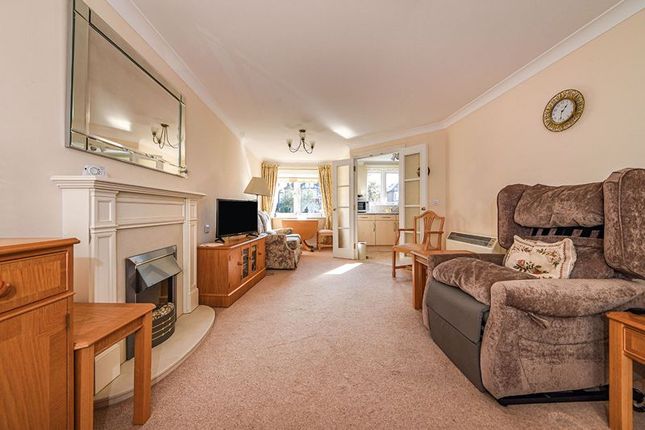Flat for sale in Austen Court, Southgate