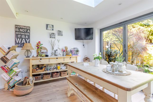 3, Harlech Gardens, Pinner photo 4