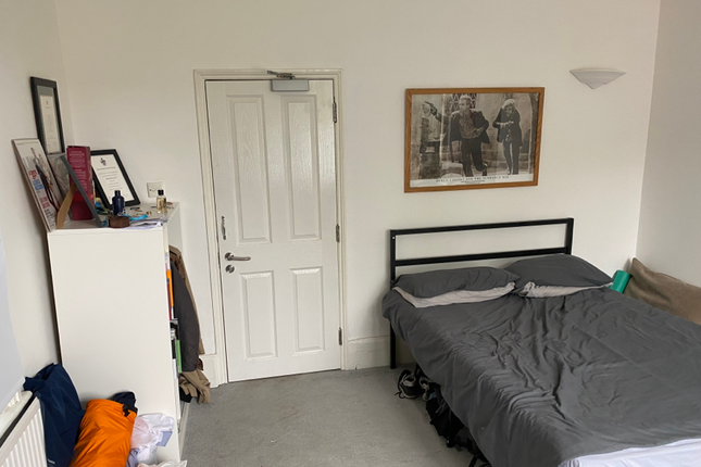 Studio to rent in Bounds Green Road, London
