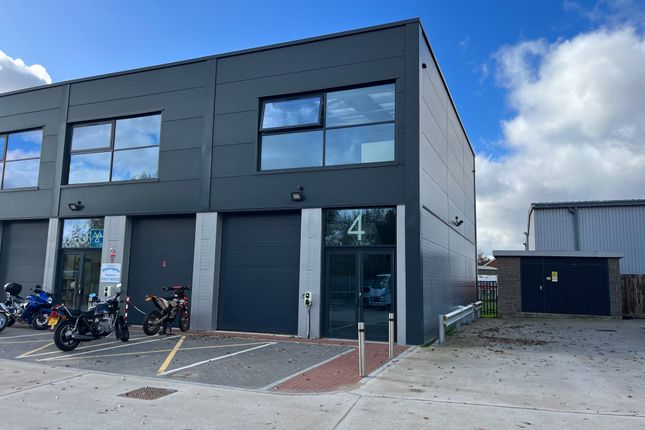Thumbnail Industrial to let in Unit 4 Chertsey Industrial Park, Ford Road, Chertsey