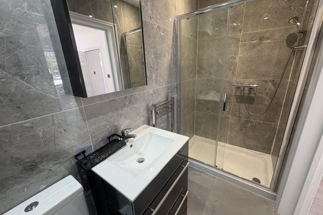 33, Park Road, Stanwell photo 4