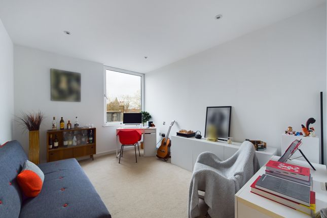 Flat for sale in Linden House, Chart Way, Horsham