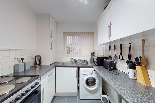 Town house to rent in Grasby Court, Bramley, Rotherham