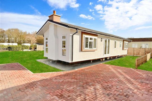 Thumbnail Mobile/park home for sale in Maidstone Road, Paddock Wood, Kent