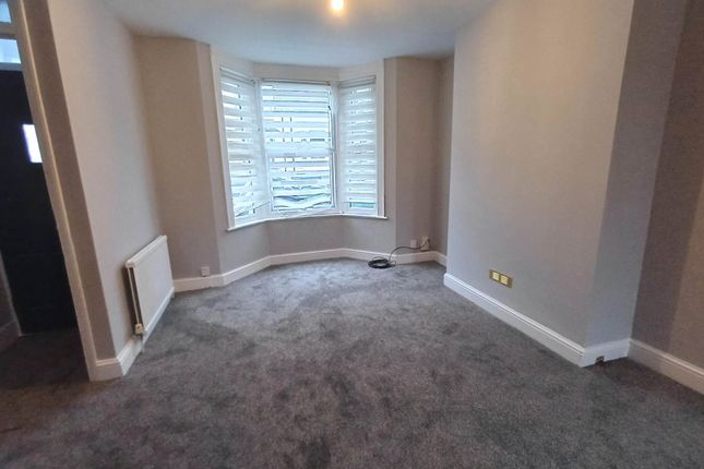 48, Shieldhall Street, London photo 3