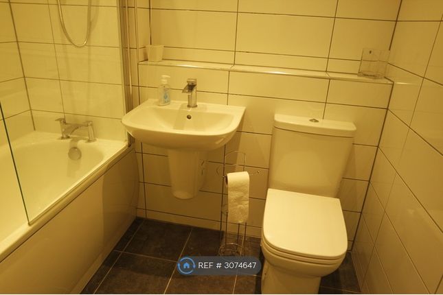 Flat, Harton Lodge Harton Street, London photo 5