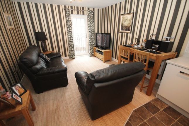 Apartment 10, 3, Paperhouse Close, Rochdale photo 2