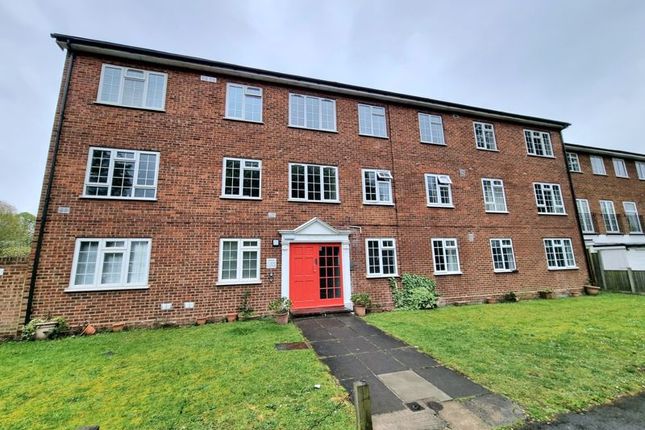 Thumbnail Flat to rent in Bucklers Way, Carshalton