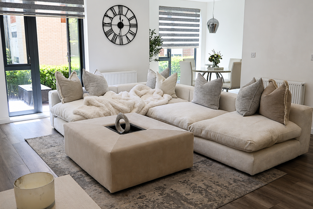 1-bed flat on Flat 3, Wandsworth Court, Iron Railway Close, Coulsdon, £330,000