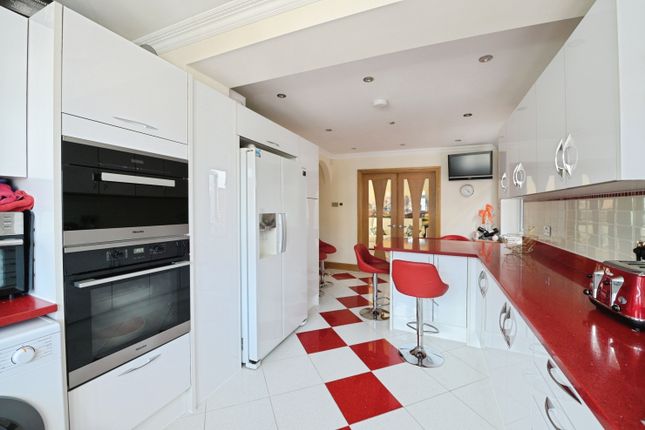 1, Cranbrook Drive, Romford photo 4