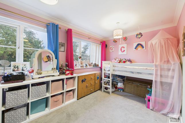 2 Monterey Gardens, Bognor Regis photo 4